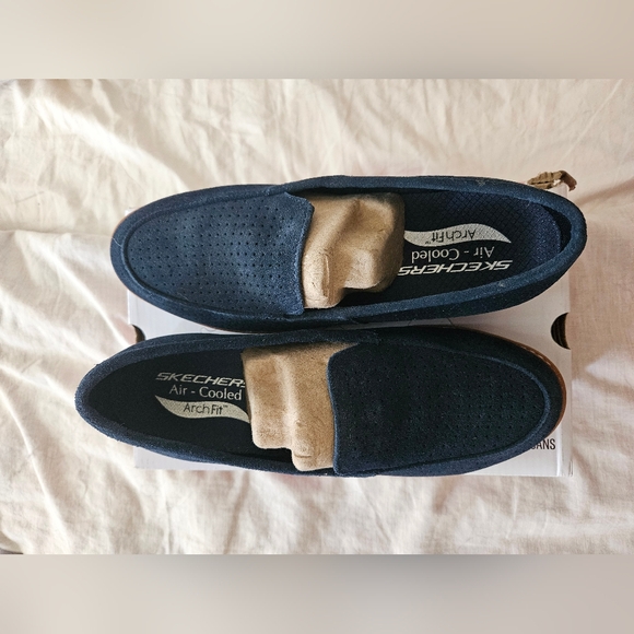 SKETCHERS GO WALK LOAFERS. Size 9 brand new, never worn, still in box. - Picture 2 of 7